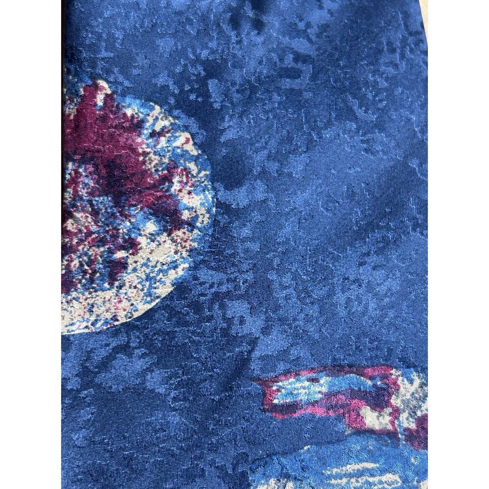 VTG Retro Design Studios Men's Necktie 100% Silk Abstract Floral Navy Blue Red - Picture 2 of 5